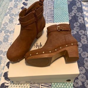 Women’s NWB Style & Co booties size 5